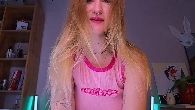 Snapshot of Amelia_naughtyGirl chatting on 12.18.24 Amelia naughtyGirl online show from 12.18.24