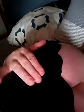 Snapshot of poussychats chatting on 03.10.25 poussychats online show from 03.10.25