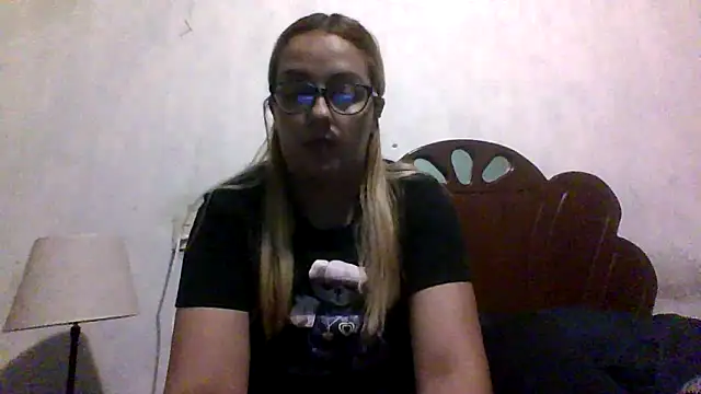 Samanthat33 online show from 10.31.25