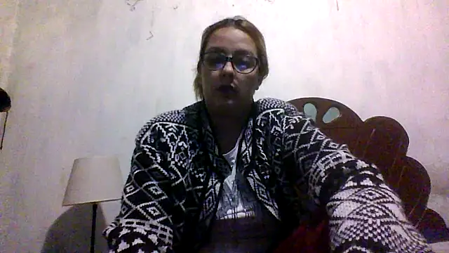 Samanthat33 online show from 11.18.25