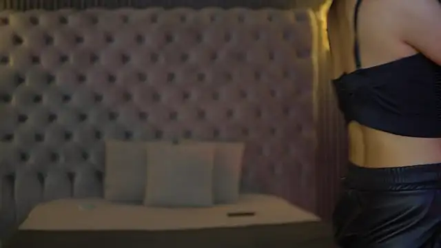 AmelyNoir online show from 12.16.25