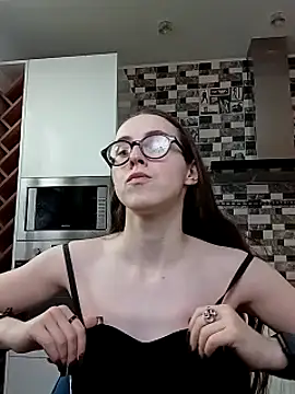Snapshot of MartiniiSelenna chatting on 01.28.25 MartiniiSelenna online show from 01.28.25