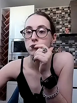 Snapshot of MartiniiSelenna chatting on 02.26.25 MartiniiSelenna online show from 02.26.25