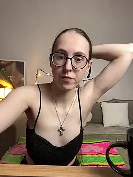 Snapshot of MartiniiSelenna chatting on 05.17.26 MartiniiSelenna online show from 05.17.26