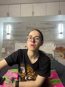 Snapshot of MartiniiSelenna chatting on 05.20.26 MartiniiSelenna online show from 05.20.26
