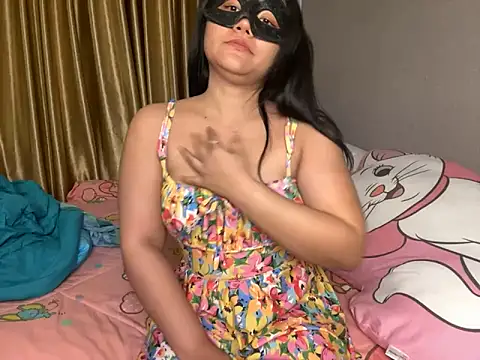 Snapshot of neelayoung chatting on 01.08.25 neelayoung online show from 01.08.25