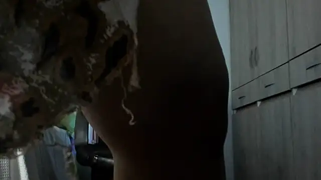 Snapshot of milf_danielaa chatting on 12.28.24 milf danielaa online show from 12.28.24