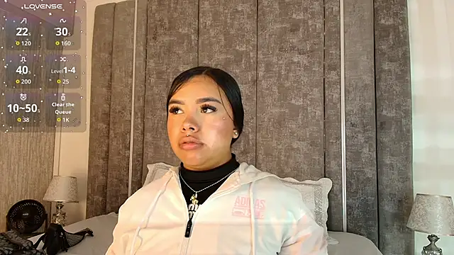 MarianaGarciaa   online show from 11.27.25