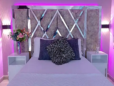 MarianaGarciaa   online show from 12.21.25