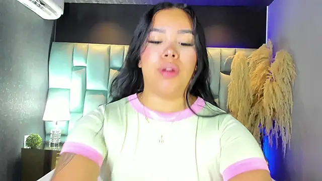 Snapshot of MarianaGarciaa__ chatting on 04.18.26 MarianaGarciaa online show from 04.18.26