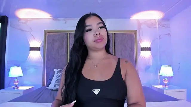 Snapshot of MarianaGarciaa__ chatting on 04.28.26 MarianaGarciaa online show from 04.28.26