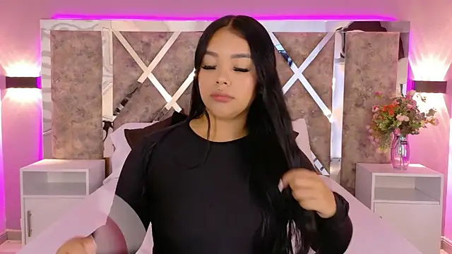 Snapshot of MarianaGarciaa__ chatting on 05.21.26 MarianaGarciaa online show from 05.21.26