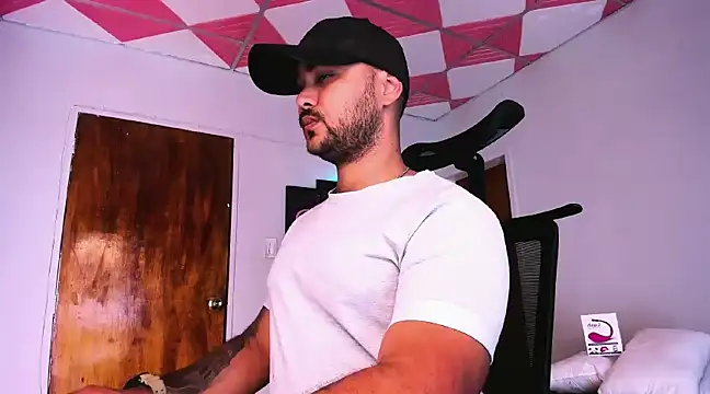 Snapshot of Sebas-hott chatting on 12.18.24 Sebas-hott online show from 12.18.24
