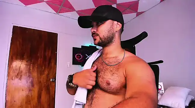 Snapshot of Sebas-hott chatting on 12.18.24 Sebas-hott online show from 12.18.24
