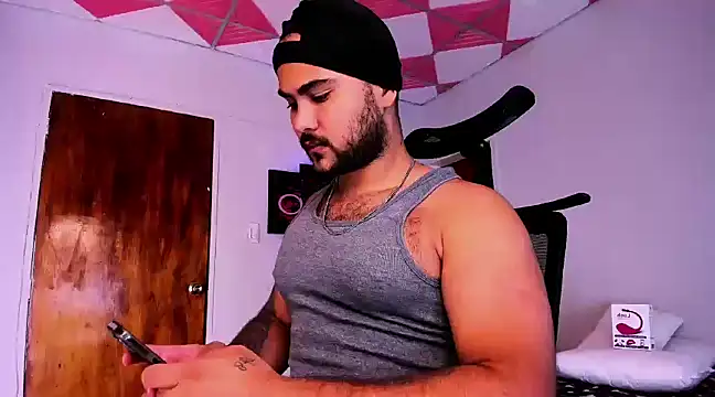 Snapshot of Sebas-hott chatting on 12.28.24 Sebas-hott online show from 12.28.24