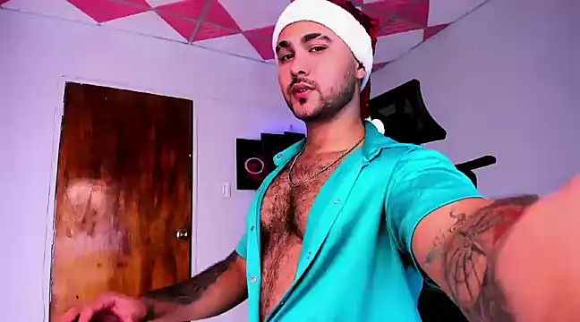 Snapshot of Sebas-hott chatting on 12.30.24 Sebas-hott online show from 12.30.24