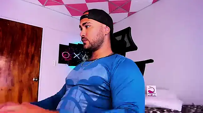 Snapshot of Sebas-hott chatting on 01.04.25 Sebas-hott online show from 01.04.25