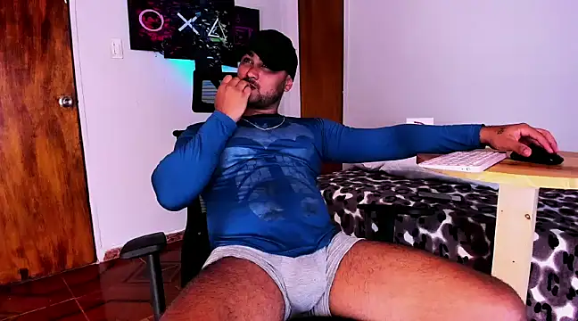 Snapshot of Sebas-hott chatting on 01.04.25 Sebas-hott online show from 01.04.25