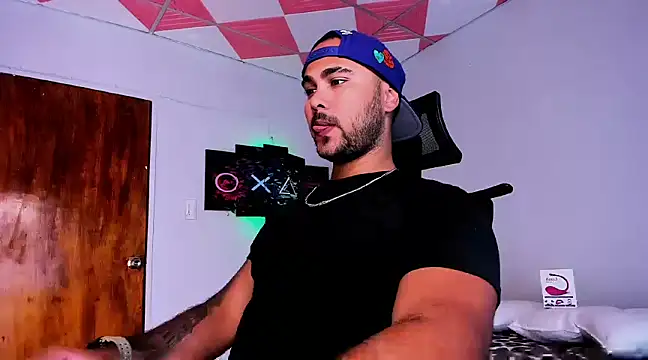 Snapshot of Sebas-hott chatting on 01.08.25 Sebas-hott online show from 01.08.25