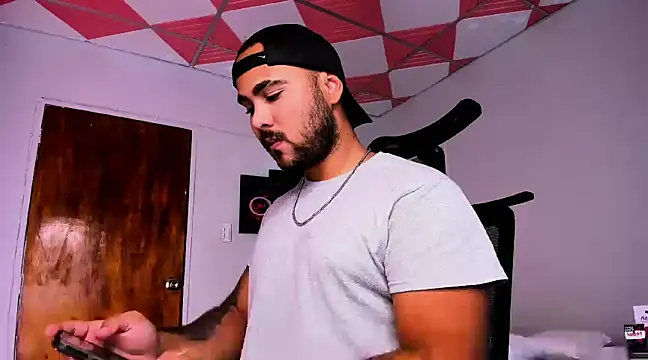 Snapshot of Sebas-hott chatting on 01.17.25 Sebas-hott online show from 01.17.25