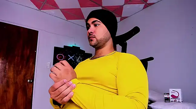 Snapshot of Sebas-hott chatting on 01.21.25 Sebas-hott online show from 01.21.25