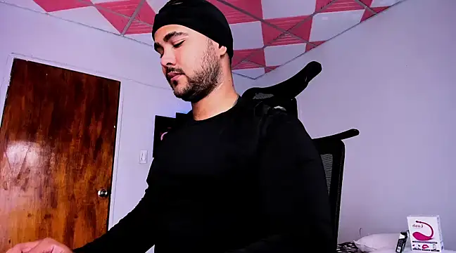 Snapshot of Sebas-hott chatting on 02.02.25 Sebas-hott online show from 02.02.25