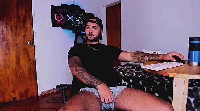 Snapshot of Sebas-hott chatting on 02.05.25 Sebas-hott online show from 02.05.25