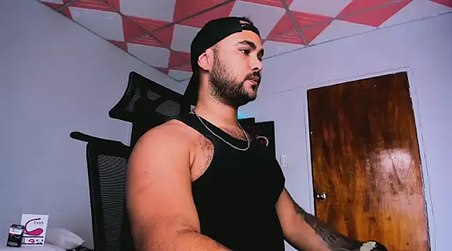 Snapshot of Sebas-hott chatting on 02.08.25 Sebas-hott online show from 02.08.25