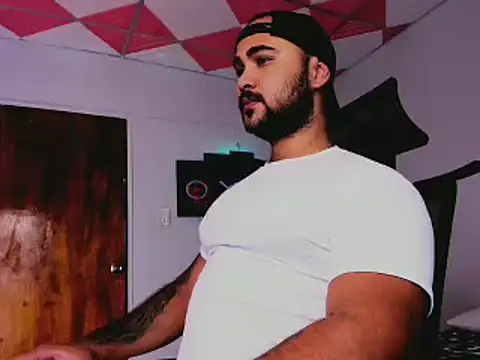 Snapshot of Sebas-hott chatting on 02.19.25 Sebas-hott online show from 02.19.25