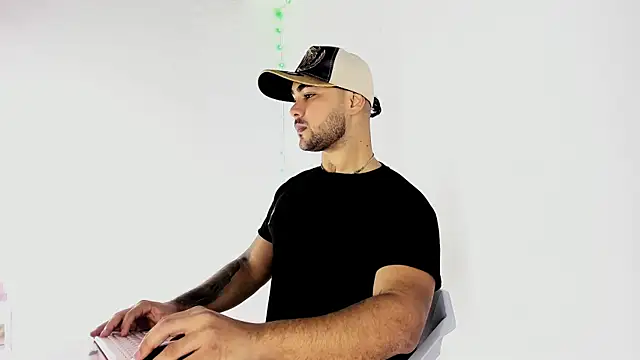 Snapshot of Sebas-hott chatting on 09.09.25 Sebas-hott online show from 09.09.25