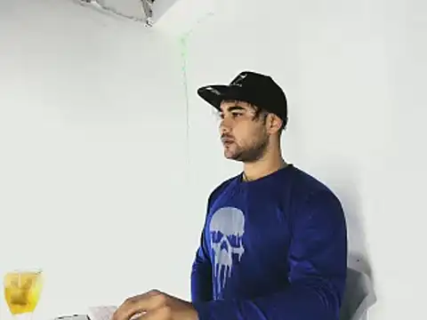 Snapshot of Sebas-hott chatting on 09.29.25 Sebas-hott online show from 09.29.25