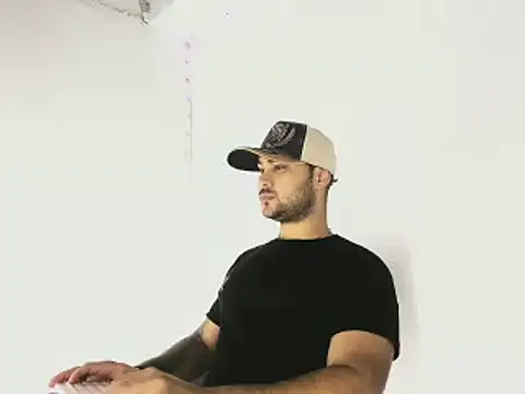 Snapshot of Sebas-hott chatting on 10.05.25 Sebas-hott online show from 10.05.25