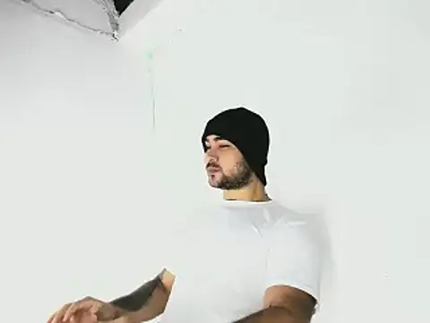 Snapshot of Sebas-hott chatting on 10.10.25 Sebas-hott online show from 10.10.25