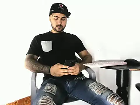 Snapshot of Sebas-hott chatting on 10.16.25 Sebas-hott online show from 10.16.25