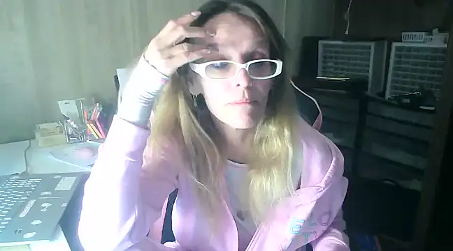 Snapshot of MsJustDamn71 chatting on 12.20.24 MsJustDamn71 online show from 12.20.24