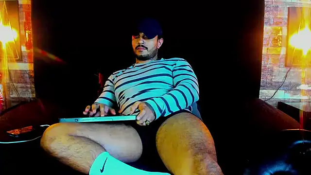 Van Velckan online show from 03.16.25