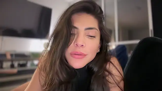 angelturned001 online show from 10.10.25