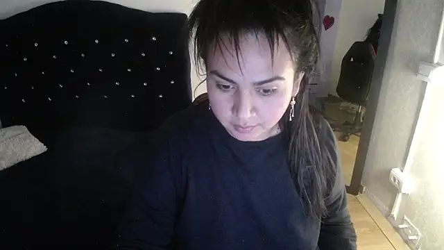 Snapshot of lucianaa_25 chatting on 12.23.24 lucianaa 25 online show from 12.23.24