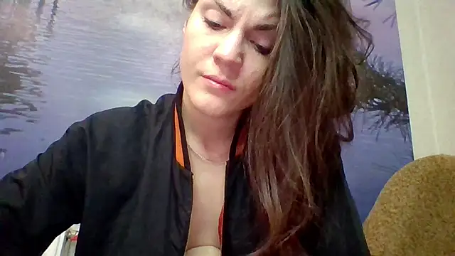 Snapshot of AliceTailor chatting on 04.28.26 AliceTailor online show from 04.28.26