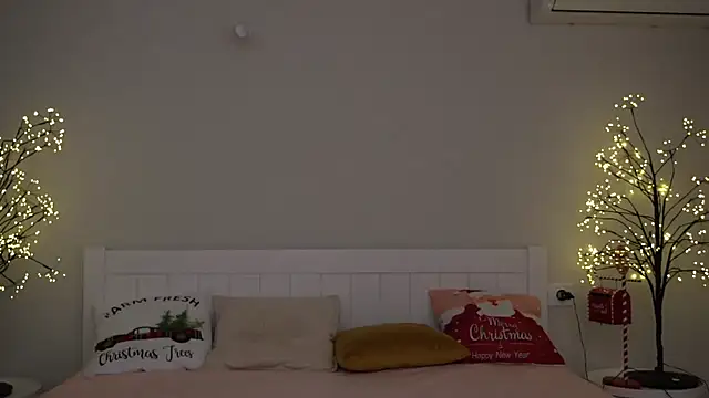 IceDanielles online show from 01.24.25