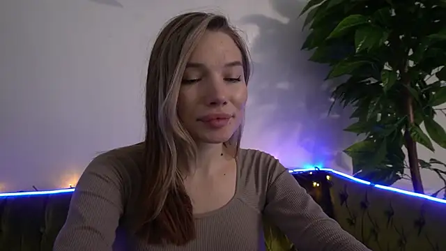 IceDanielles online show from 02.10.25