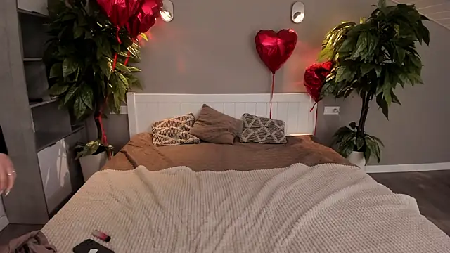 IceDanielles online show from 03.07.25