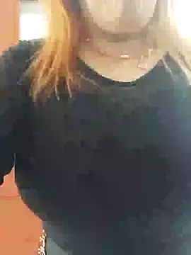 Snapshot of Wife_sexxx chatting on 02.05.25 Wife sexxx online show from 02.05.25