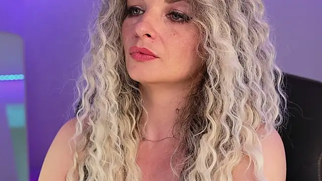 Snapshot of Amerabelle_23 chatting on 03.12.25 Amerabelle 23 online show from 03.12.25