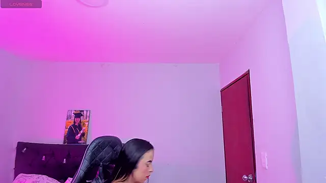 Snapshot of evelyn_23 chatting on 02.16.25 evelyn 23 online show from 02.16.25