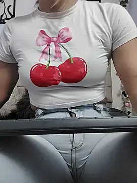 merlinaadams  online show from 11.04.25