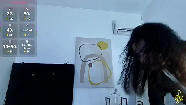 Snapshot of littleebonny chatting on 05.20.26 littleebonny online show from 05.20.26