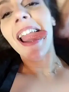 Snapshot of Sexycouplexxx69 chatting on 01.04.25 Sexycouplexxx69 online show from 01.04.25