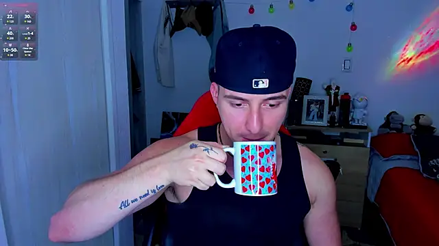 Snapshot of liam_oficial02 chatting on 12.16.24 liam oficial02 online show from 12.16.24