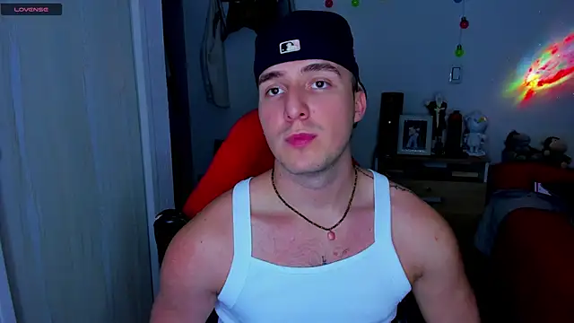Snapshot of liam_oficial02 chatting on 12.19.24 liam oficial02 online show from 12.19.24